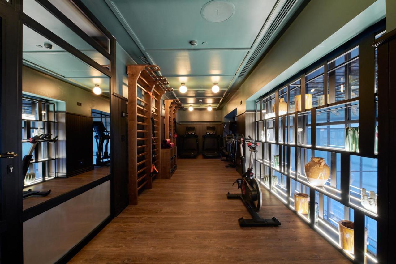 Only You Hotel Valencia Exterior photo The gym at the 100 East 53rd Street location
