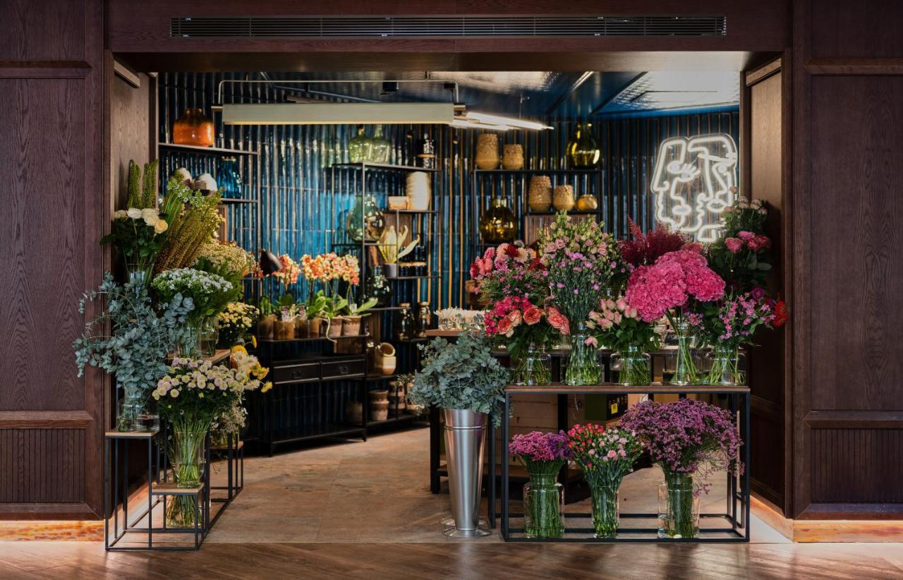 Only You Hotel Valencia Exterior photo Flower Bar