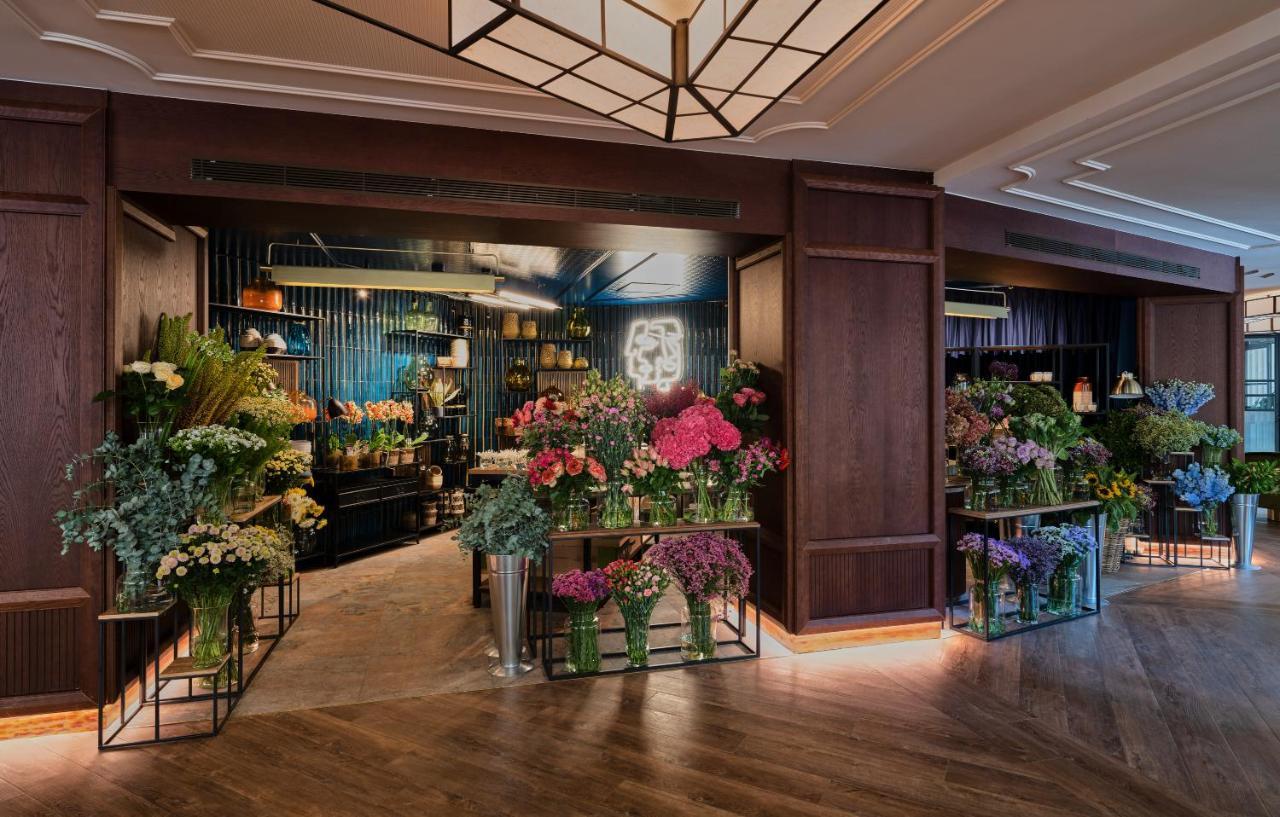 Only You Hotel Valencia Exterior photo The Flower Bar at The St. Regis Mumbai