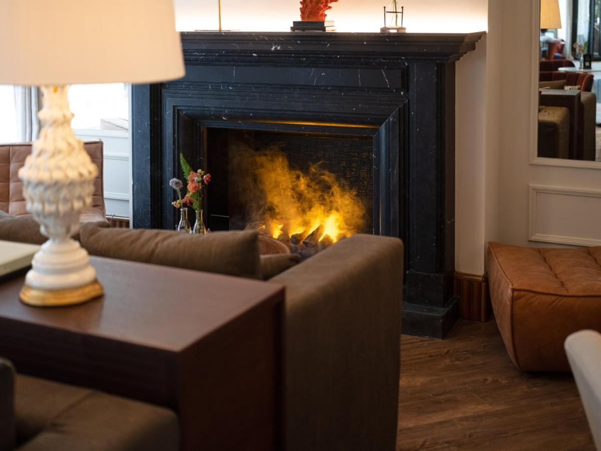 Only You Hotel Valencia Exterior photo The fireplace in the lobby