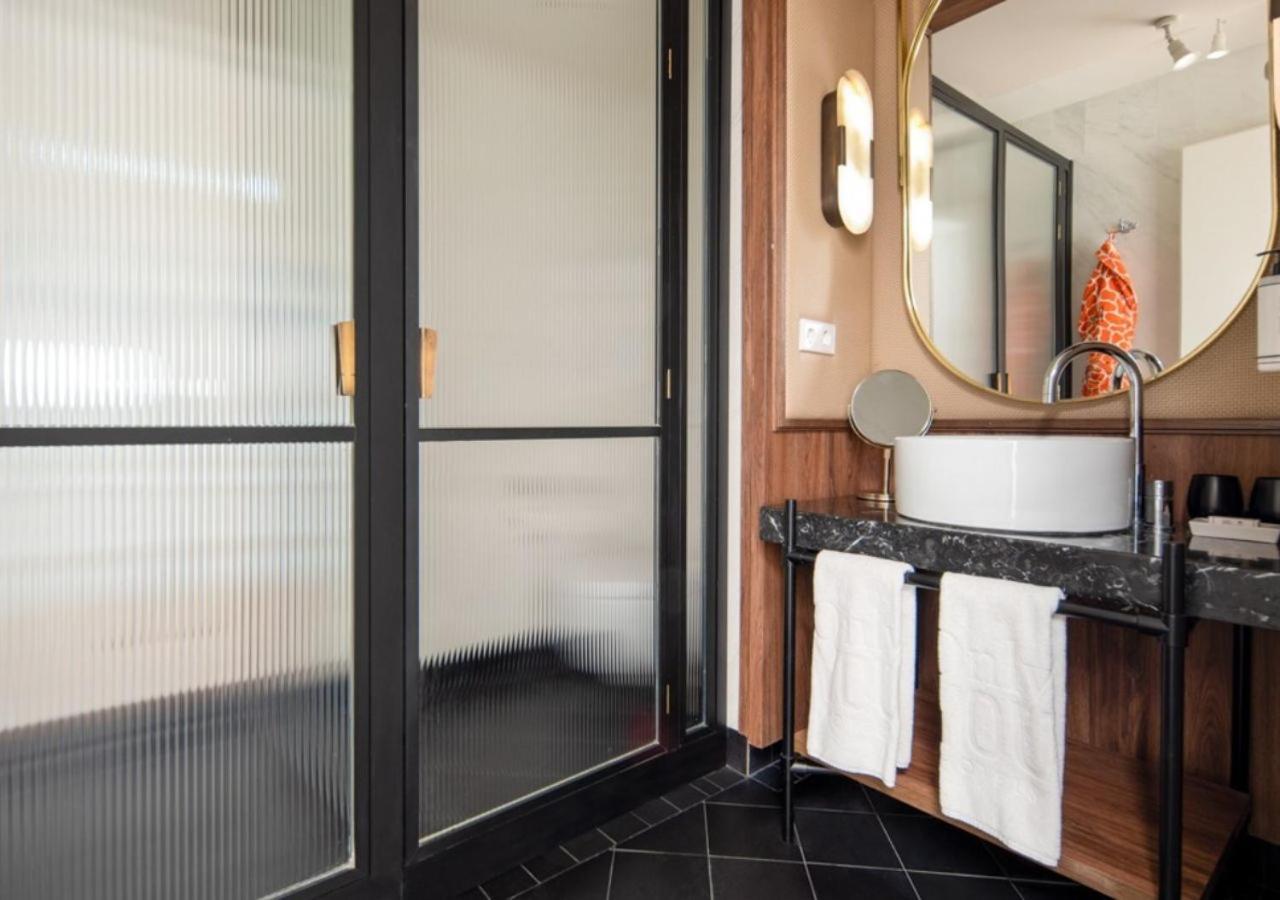 Only You Hotel Valencia Exterior photo A bathroom at the hotel