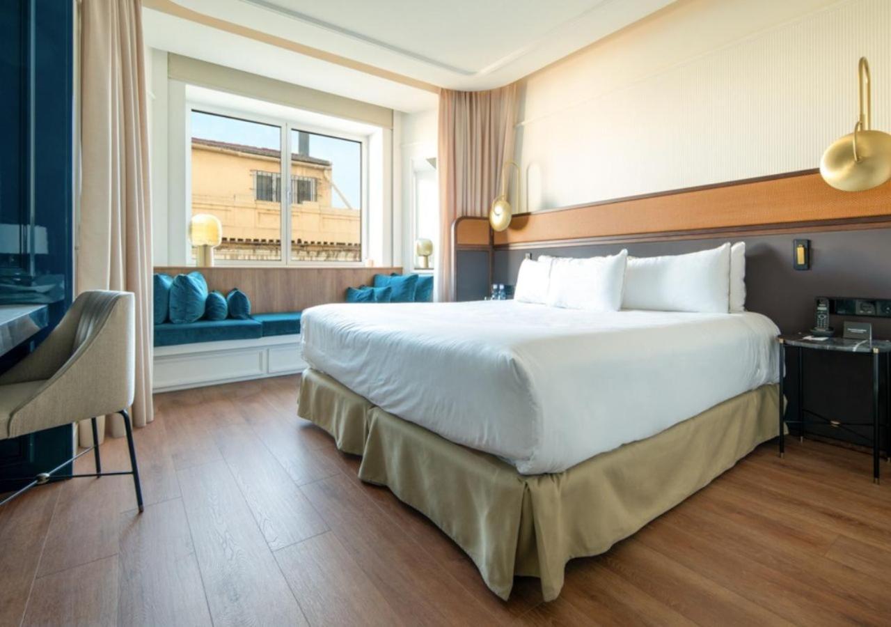 Only You Hotel Valencia Exterior photo Deluxe room
