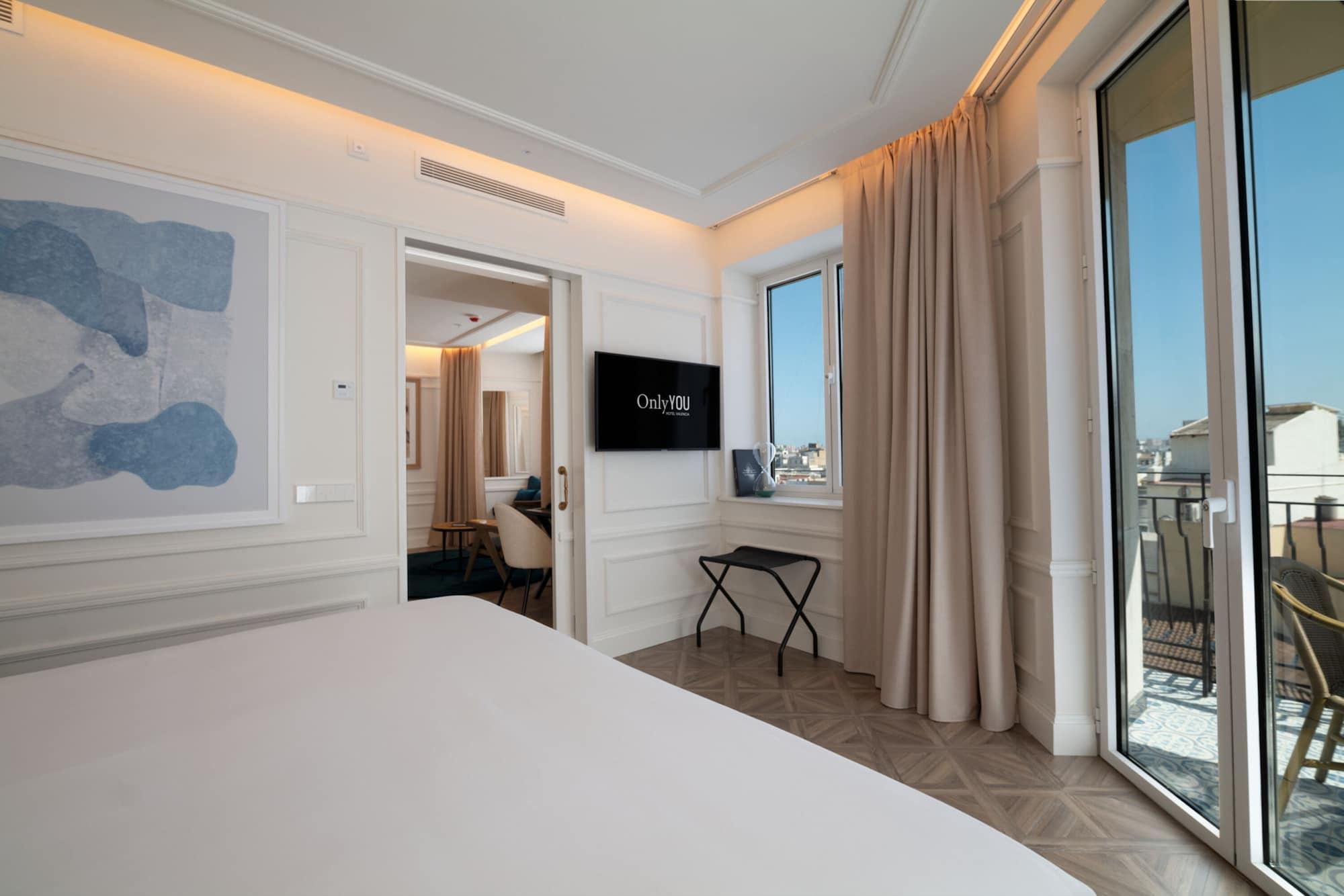 Only You Hotel Valencia Exterior photo Suite