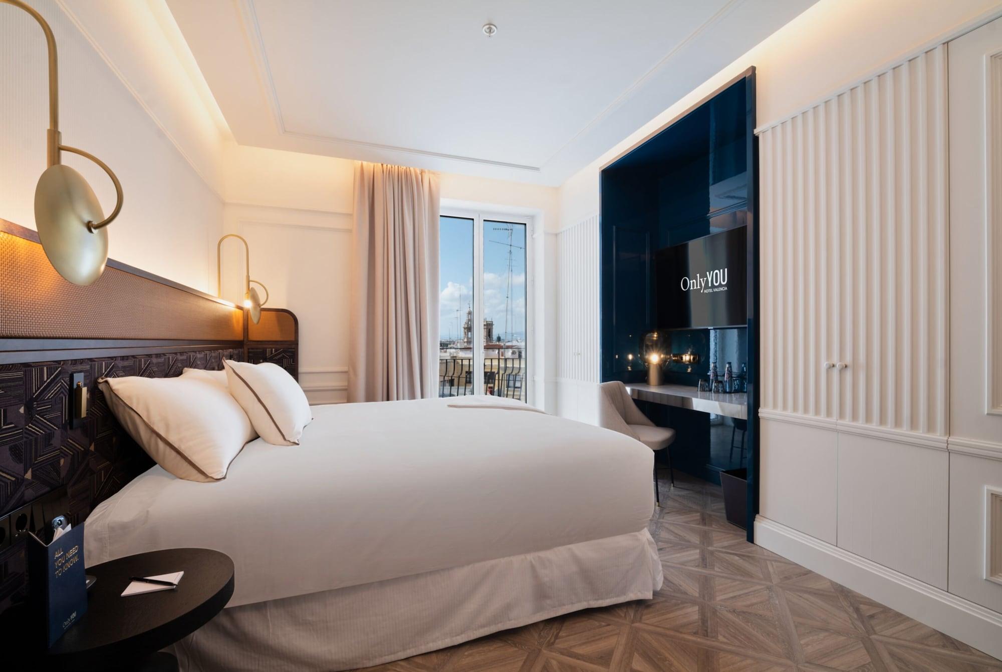 Only You Hotel Valencia Exterior photo A bedroom at the hotel