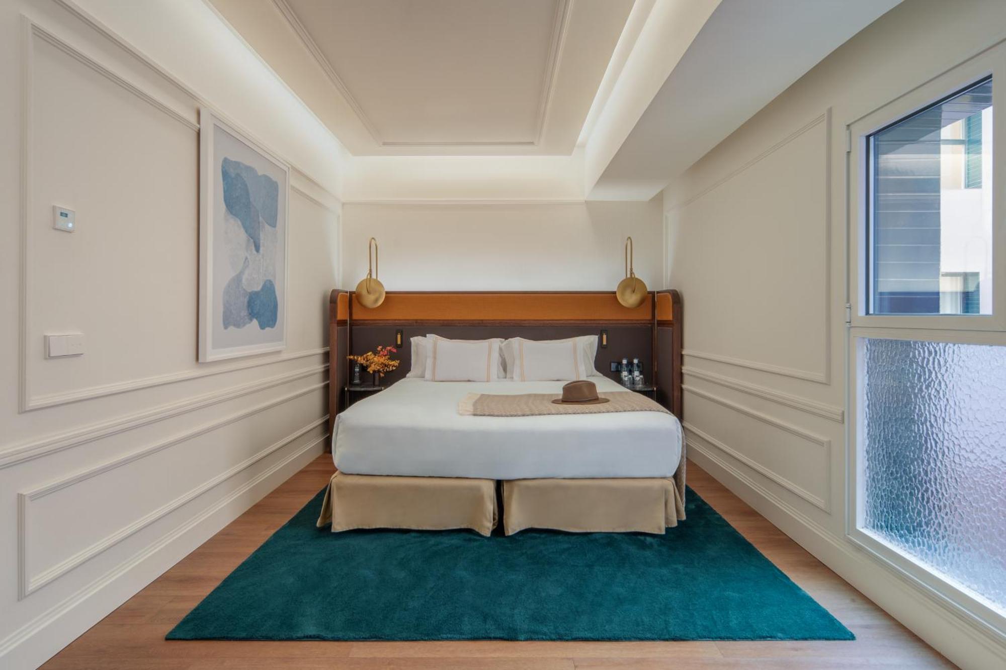 Only You Hotel Valencia Exterior photo Deluxe Room