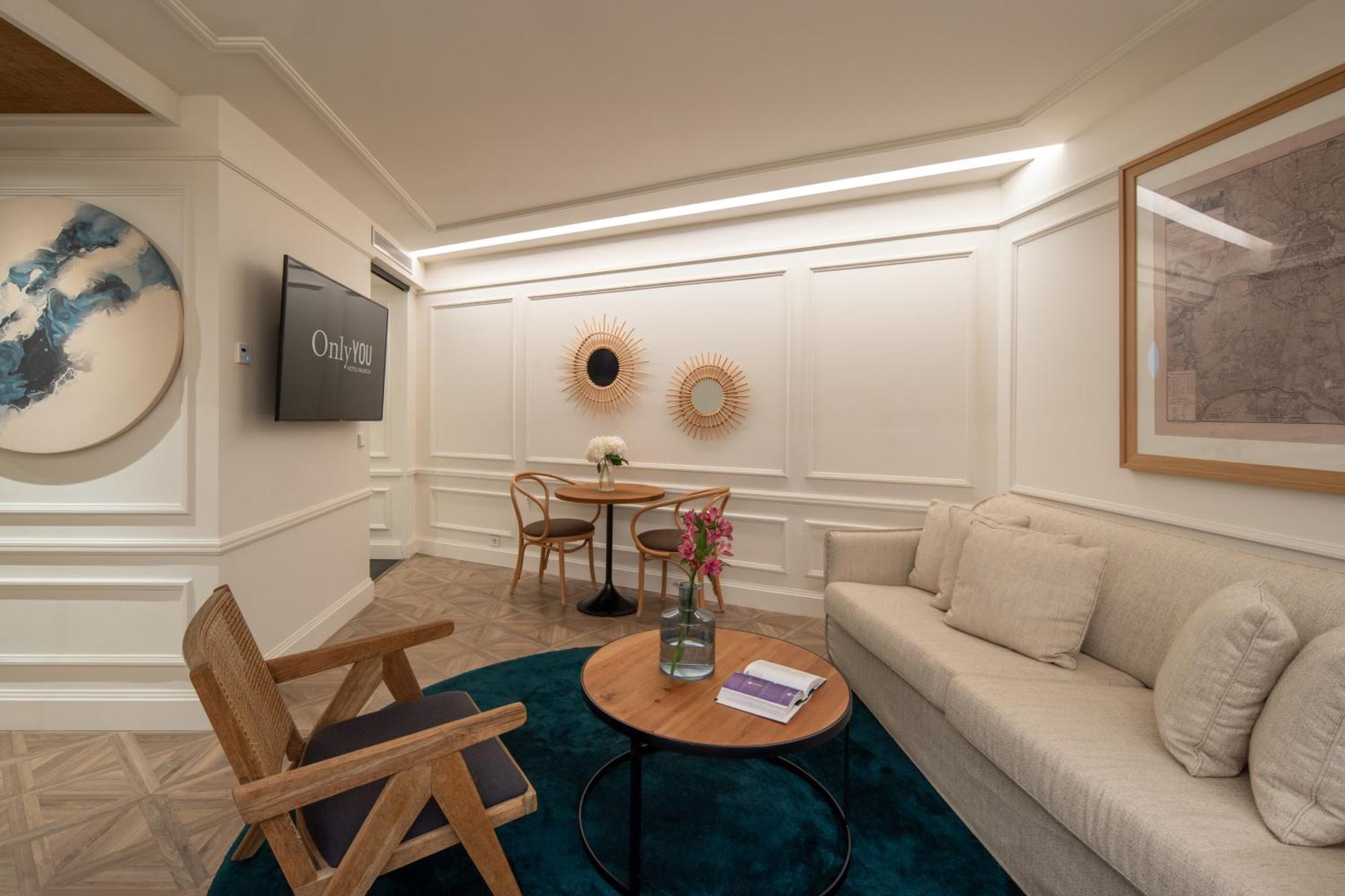 Only You Hotel Valencia Exterior photo A living room at the hotel