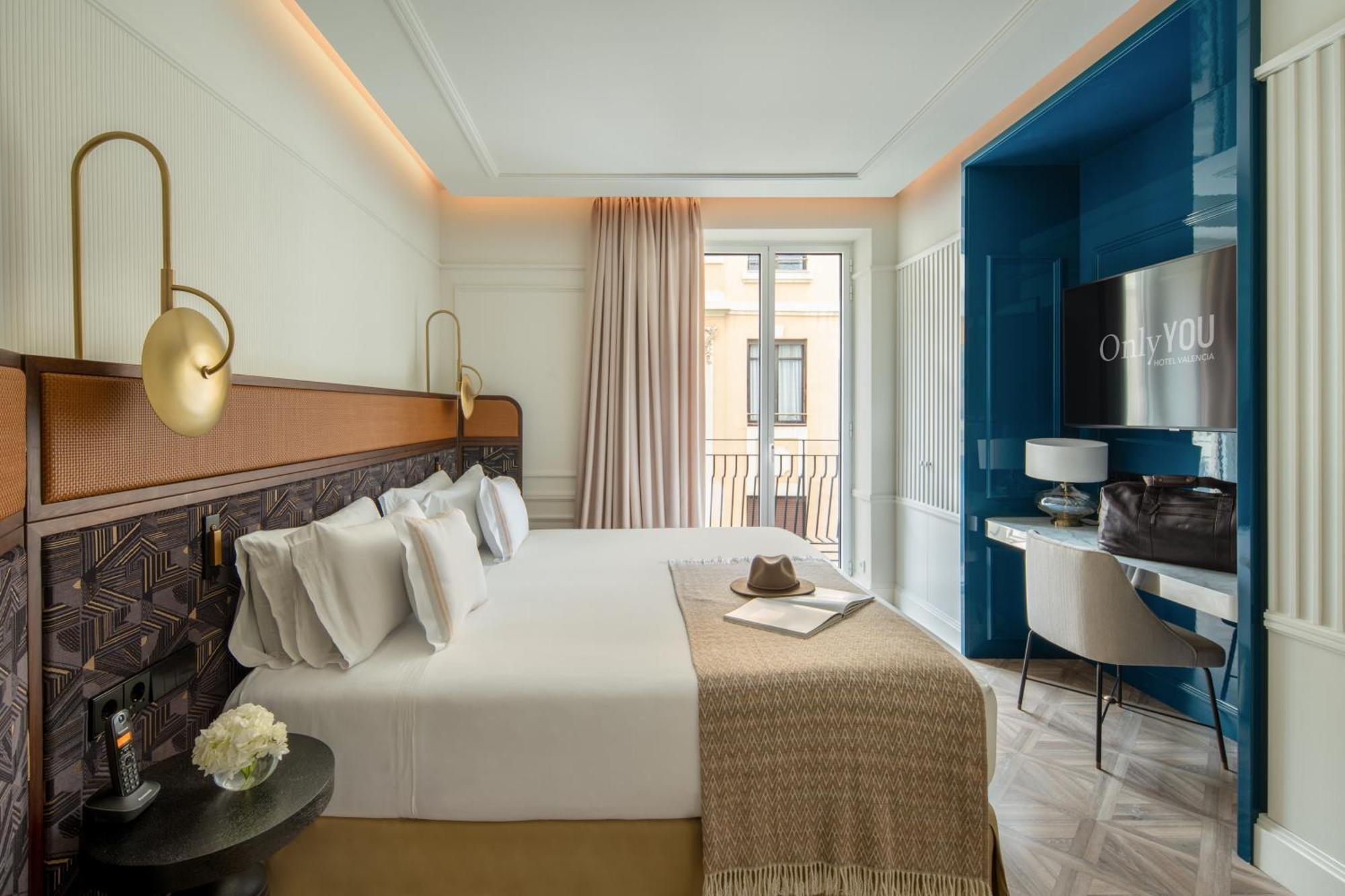 Only You Hotel Valencia Exterior photo Deluxe Room