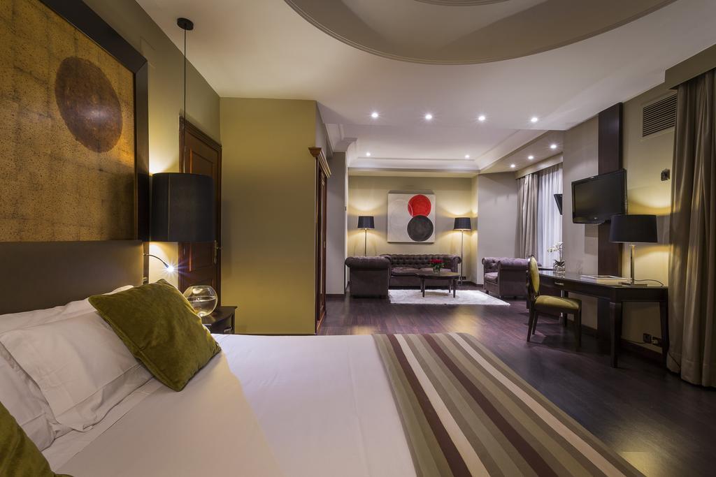 Only You Hotel Valencia Exterior photo Suite