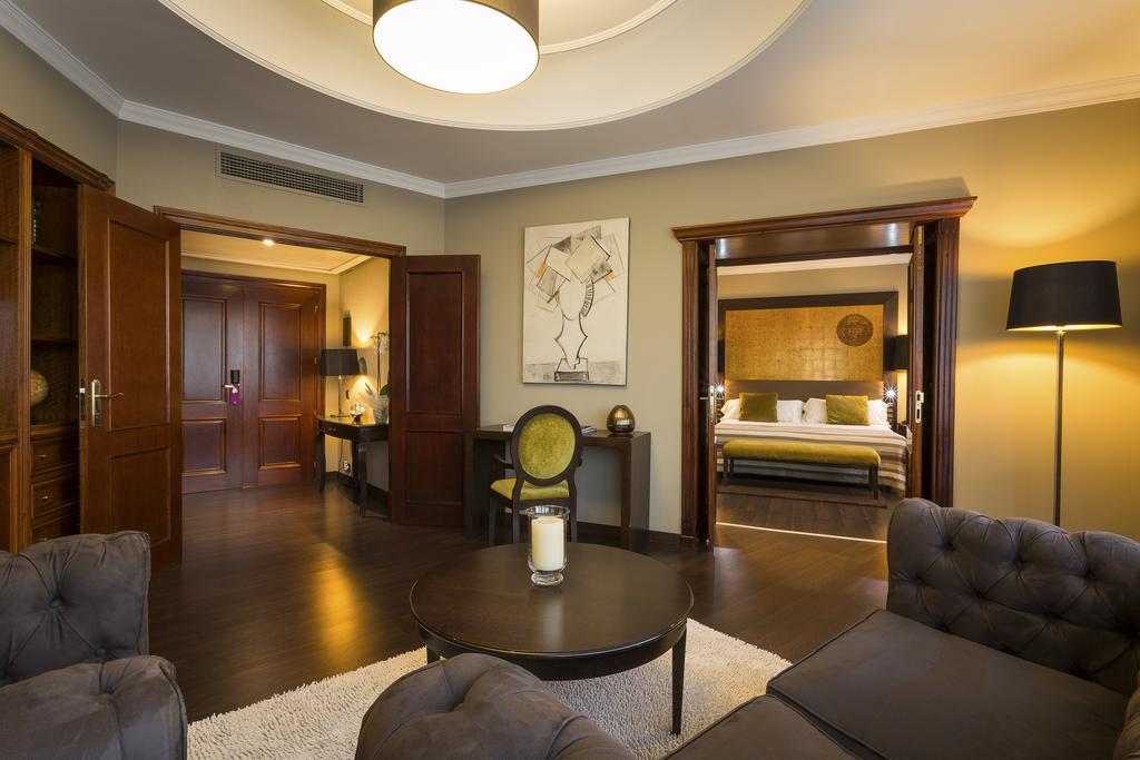 Only You Hotel Valencia Exterior photo Suite at the Grand Hotel