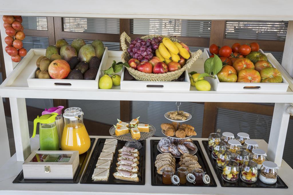 Only You Hotel Valencia Exterior photo A buffet with fruit and sweets